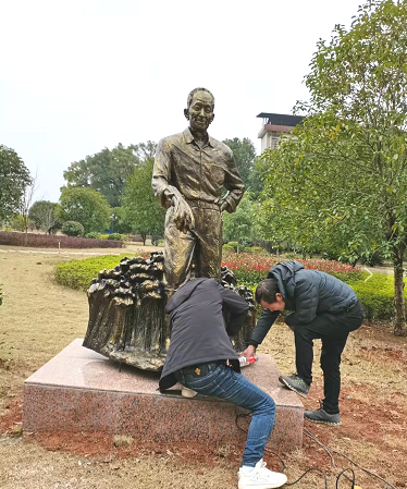 衡陽技師學(xué)院工匠園雕塑